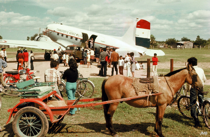 AÑO 1979 - COLOR - VIDA CAMPESINA EN PARAGUAY (JOSÉ MARÍA BLANCH)